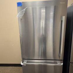 Hisense top fridge bottom freezer