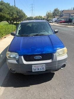 2005 FORD ESCAPE HYBRID. Smogged & Registered  $1800 obo