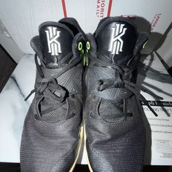 KYRIE Flytrap III Nike(BQ3060-001)Men’s Size 12 