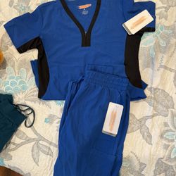 BRAND NEW SCRUB SET SIZE MEDIUM