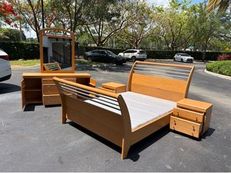 Beautiful Bedroom Set Queen Size Solid Wood Maple Color Like New by Palliser Furniture