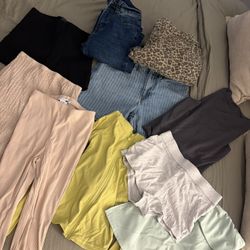 31 Pieces Of Women’s Clothing (XS,S)