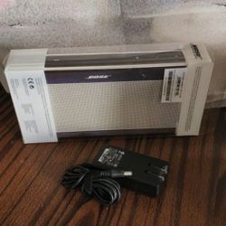 Bose SoundLink III (Brand New Case)