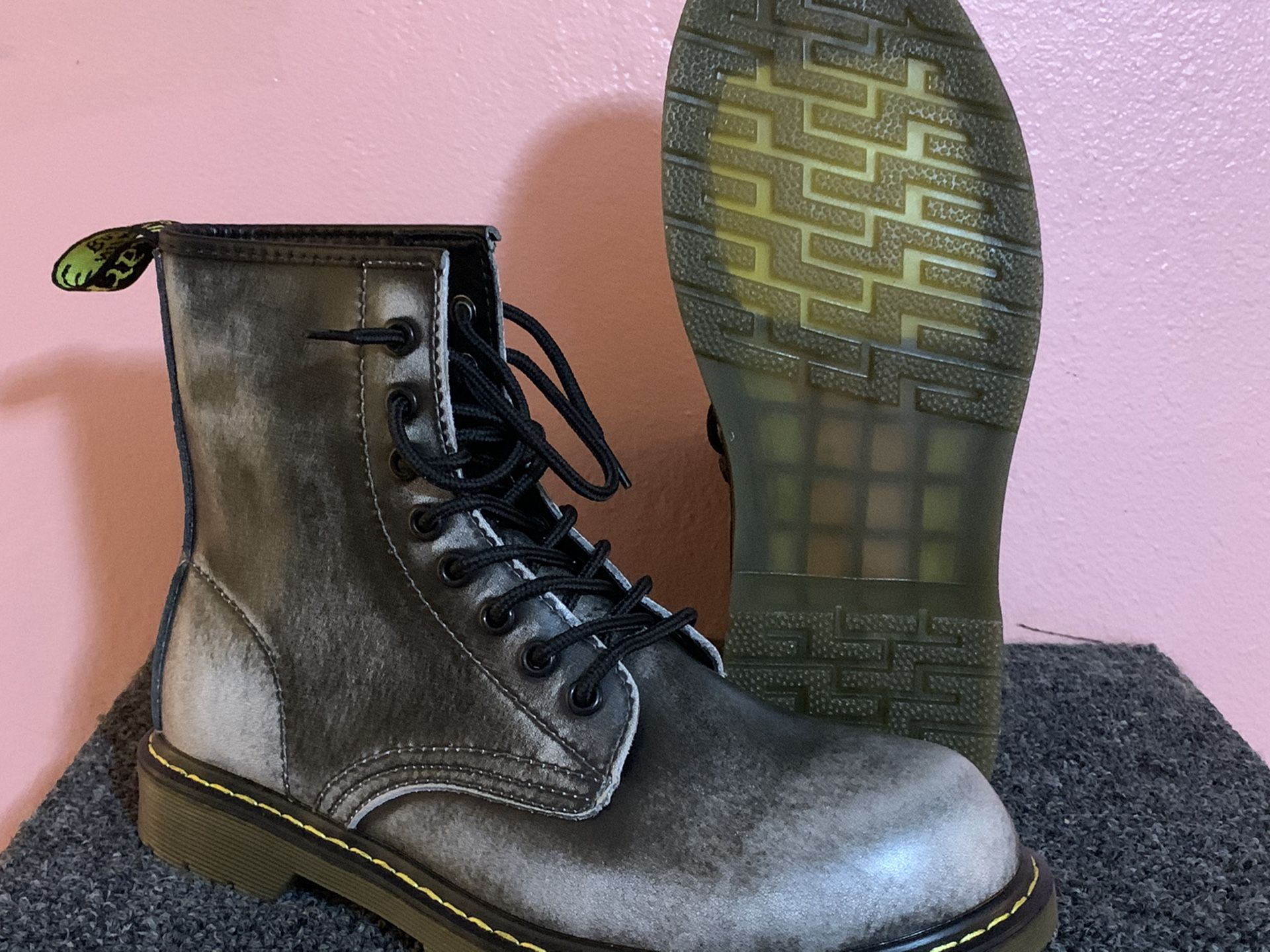 Doc Martin-like Boots BRAND NEW!!! Mens size:7/Women’s 9