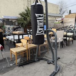 Everlast Station Heavy Bag Stand  With Bag