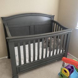 5 Piece Crib Set And Mattres