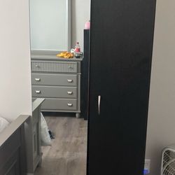 closet with mirror