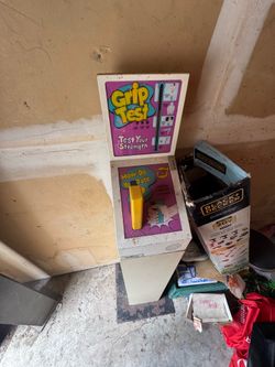Gripper arcade machine