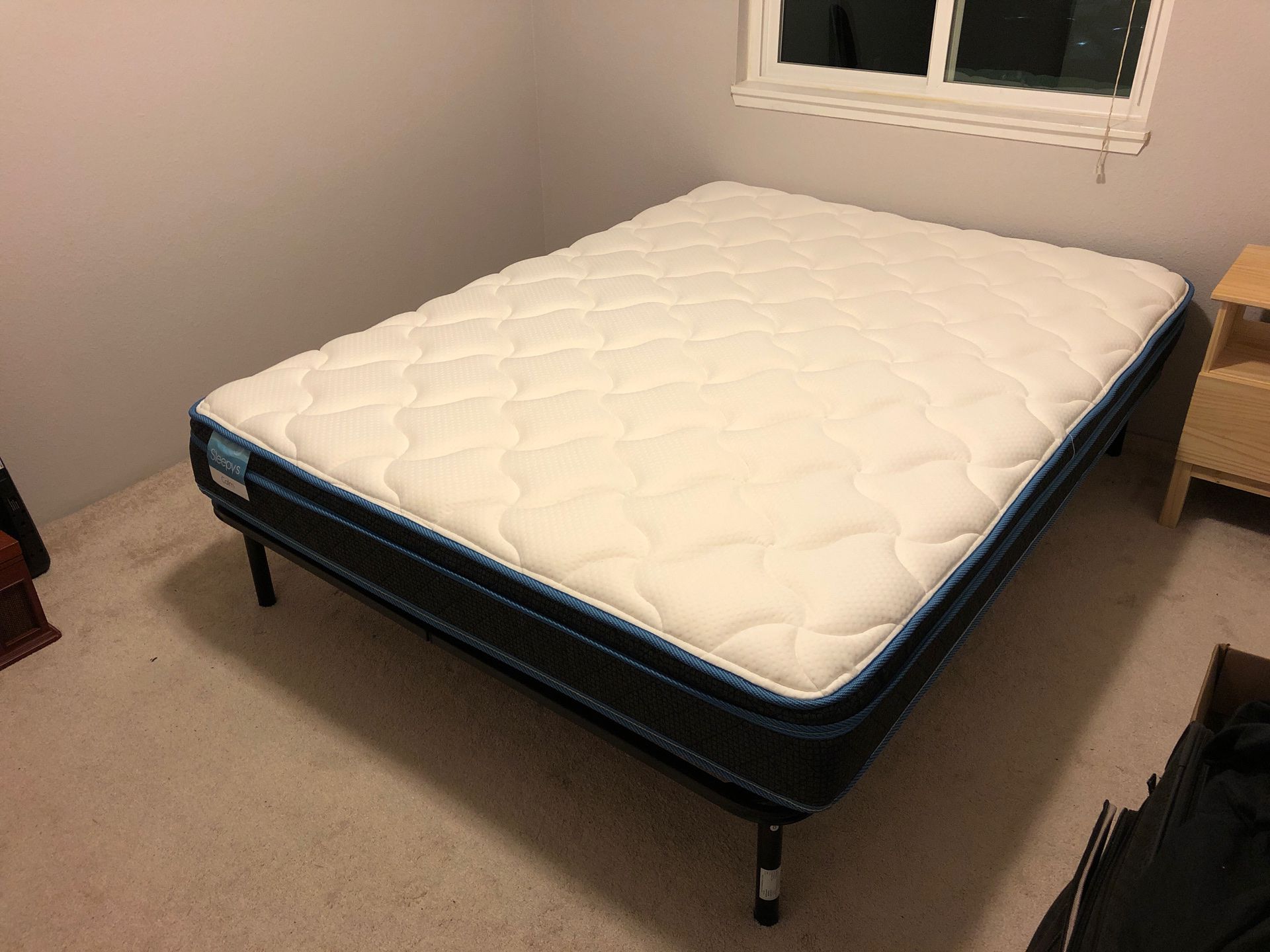 Queen size bed frame + never-used mattress