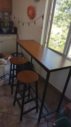 OBO MUST GO Brunch Bar/Dinner Table