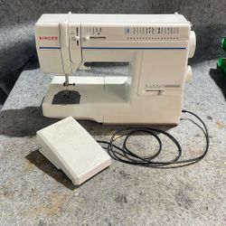 Singer, Sewing Machine With Pedal And Cord