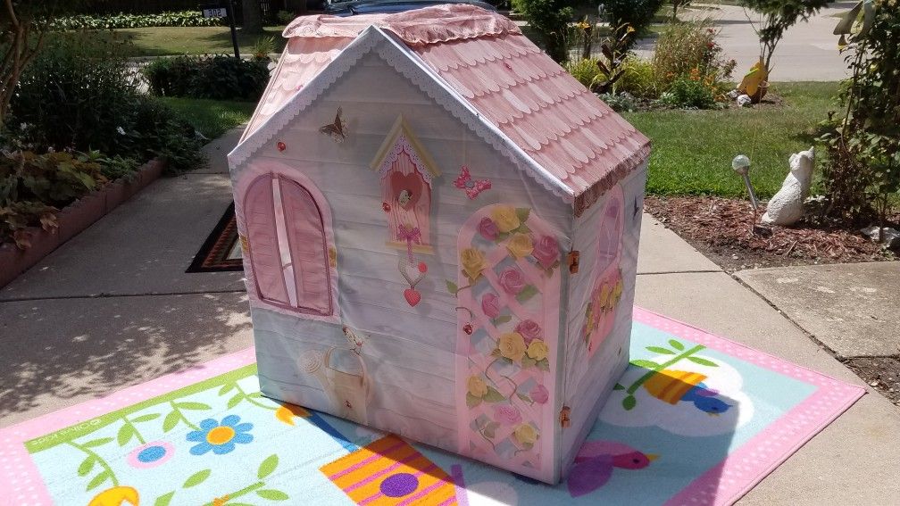 ADORABLE KIDS PLAY COTTAGE