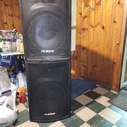 Alesis 18" Speakers 