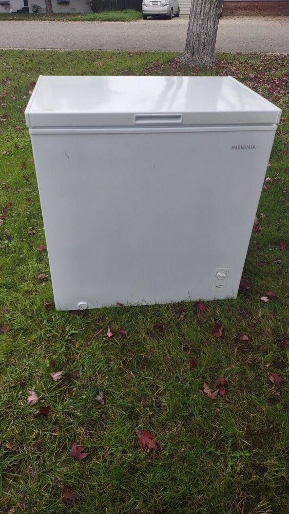 Insignia 7cu.ft Chest Freezer