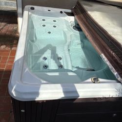 Evolution Spas 40-jet 5 Person Spa W Lounger