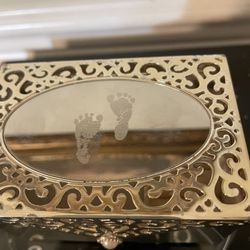 T R  Things Remembered Small Silver Tone Jewelry Box