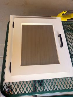 RV BATBROOM MEDICINE CABINET