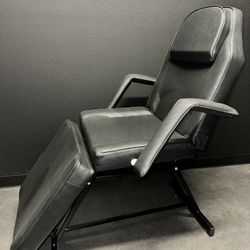 Esthetician/Tatoo Chair w Stool Included