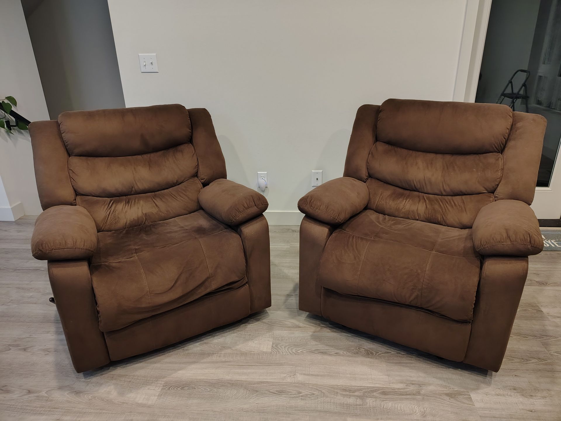 Recliner Chairs