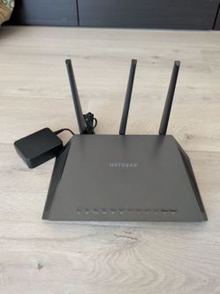 NETGEAR Nighthawk Smart Wi-Fi Router (R7000) - AC1900 Wireless Speed (Up to 1900 Mbps) | Up to 1800 Sq Ft Coverage & 30 Devices | 4 x 1G Ethernet and 