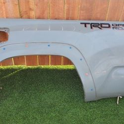 2016- 2024 TOYOTA TACOMA LEFT SIDE
BED QUARTER PANEL 5' USED OEM . NC4A