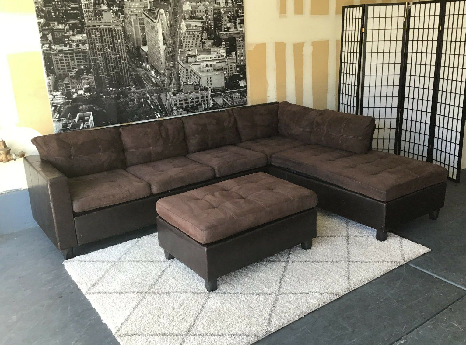 Nice brown sectional sofa with ottoman • Good condition • Free delivery