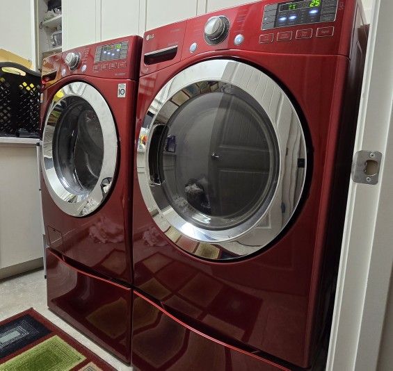 LG Front Load Washer Dryer/Pair With Pedestals 