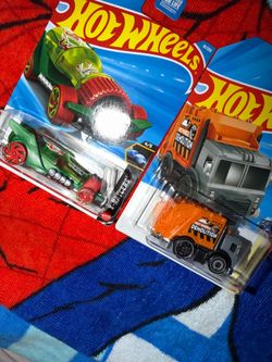 Hot Wheels 2026 Treasure Hunt Lot of 2 Total Disposal & Hot Wheenies TH New Sealed