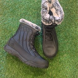 Womens Snow / Rain Boots Size 10W 🥾 