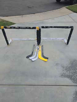 Kings and Penguins Mini Hockey Set