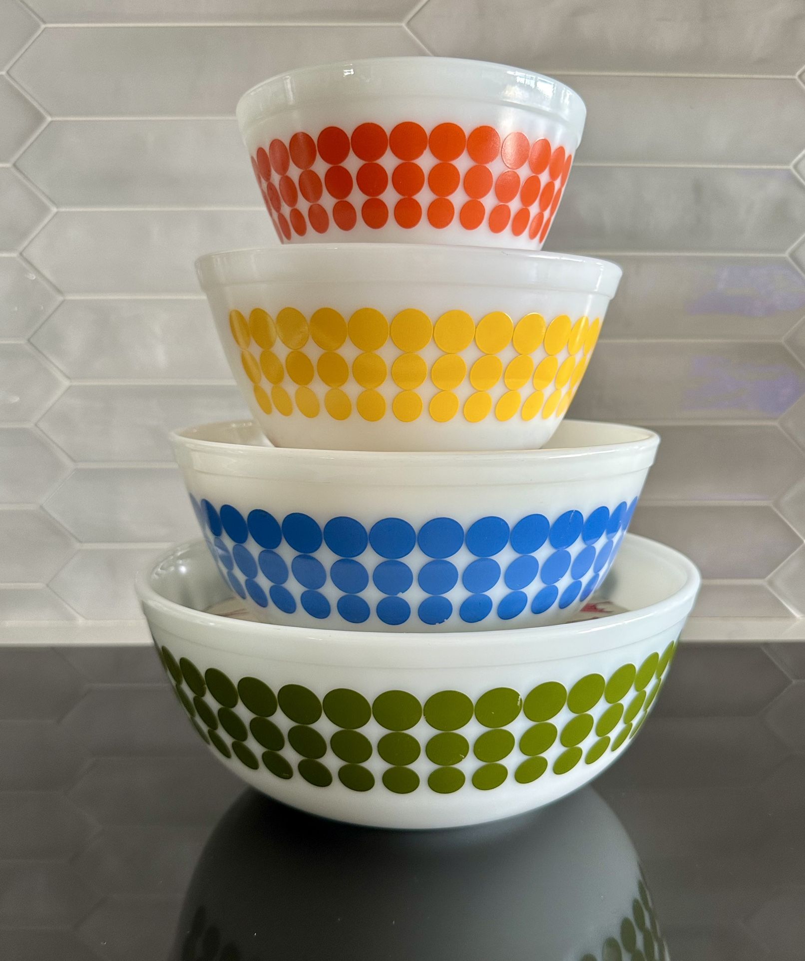 Vintage Pyrex Dots mixing bowls set of 4. Very nice condition. Harder to find this set with the green dot bowl.