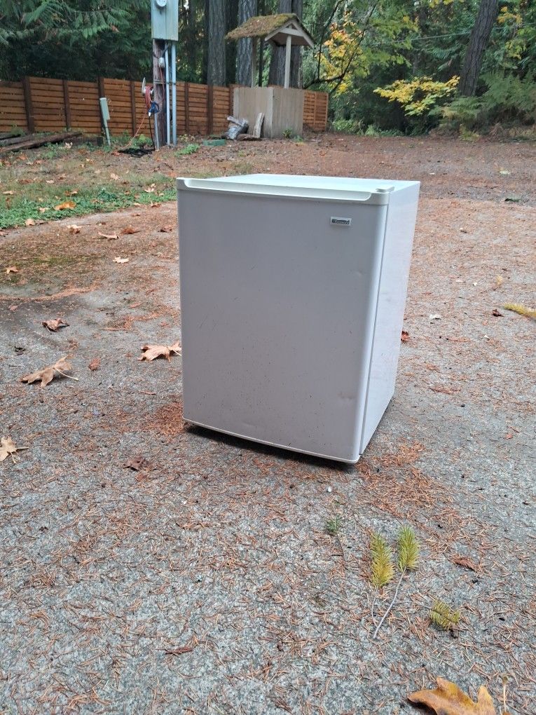 Mini Fridge 25in Tall