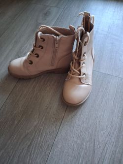 Toddlers beige boots