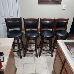 Wooden 360 Spinning Leather Bar Stools Set Of 4 Like New 