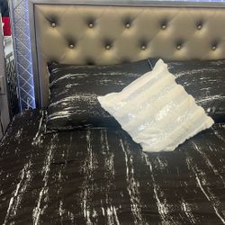 Bedroom Set Queen 4 Pc Special Price!!