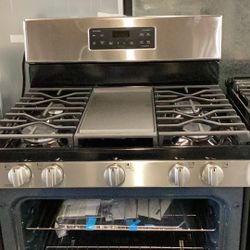 GE Stove Gas New scratch And Dent 5.0 Cu Ft