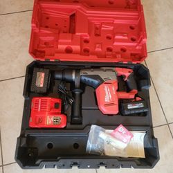 Milwaukee
M18 FUEL 18V Lithium-Ion Brushless Cordless 1-9/16 in. SDS-Max Rotary Hammer Kit w/ Two 60Ah Batteries & Hard Case