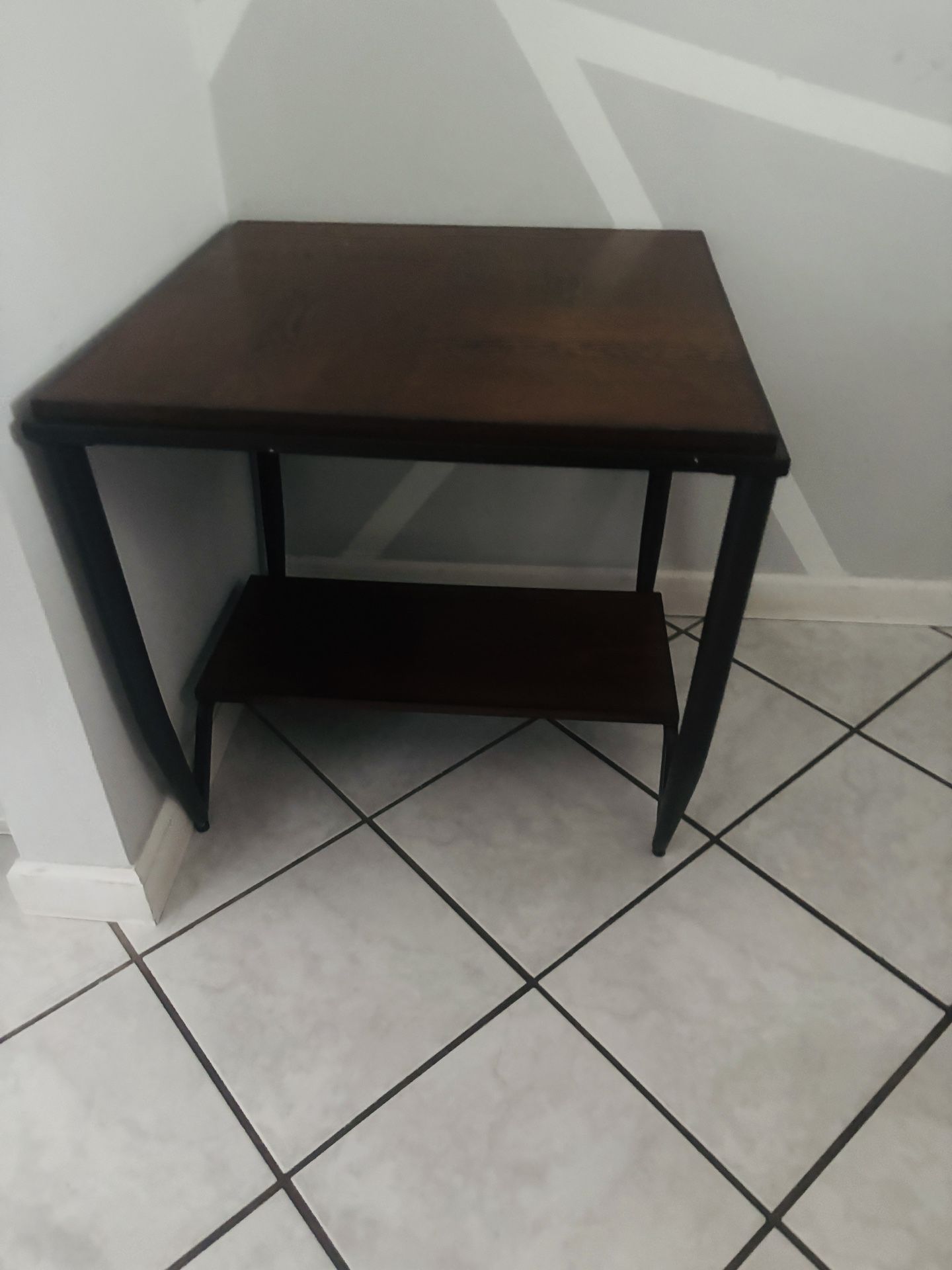 3 tables for 200$