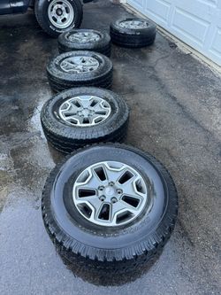 5 Jeep JK 17x7.5 wheels with good 33” tires