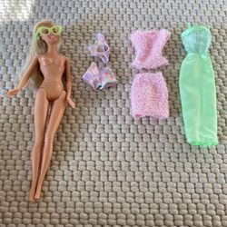 Barbie with Flex Waist from 1999 including outfits for a total of 7 items in EXCELLENT CONDITION! 