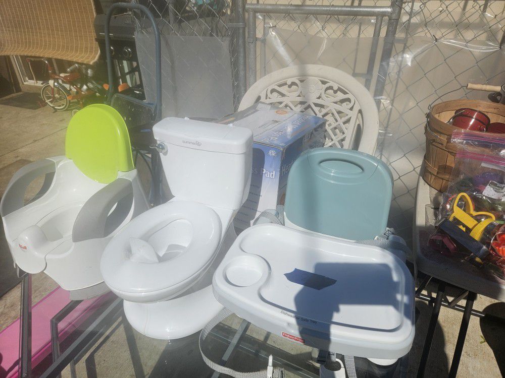 Toddler Chairs $14.00 Each Like New