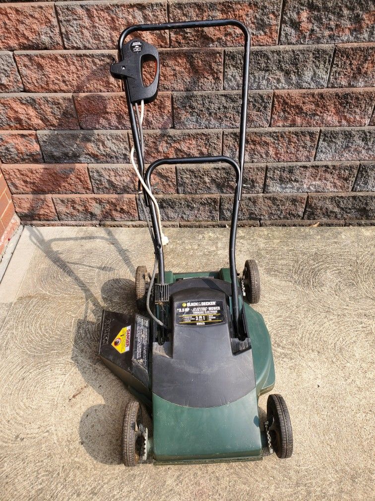 BLACK&DECKER 3.5 H.P. 10 AMP 19 INCH ELECTRIC CORDED MOWER MULCH OR SIDE DISCHARGE WORKS GREAT LIGHTWEIGHT EASY TO USE