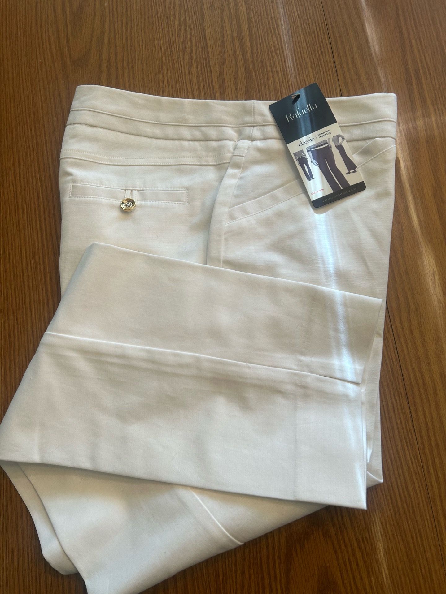 Rafaella Classic White Pants - size 6 - New & Reduced