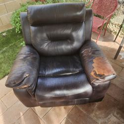 Recliner Chair (Game Room) 20$
