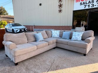 Sectional Sofa 🛋️ $440