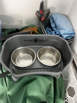 Neater dog feeder stand