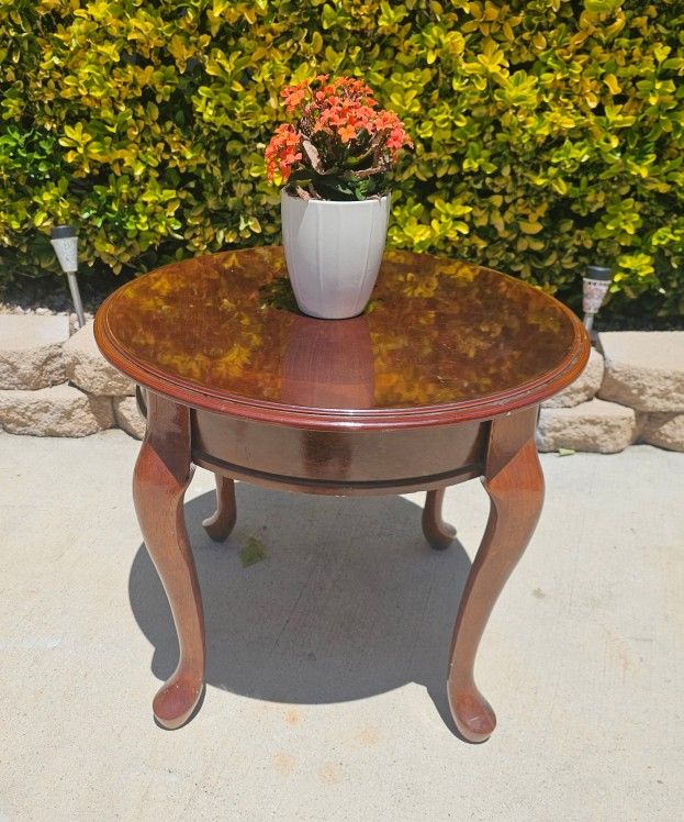 Side TABLES & CHAIRS