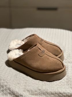 UGG slippers women size 7