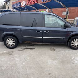 2007 Town & Country Touring 110k