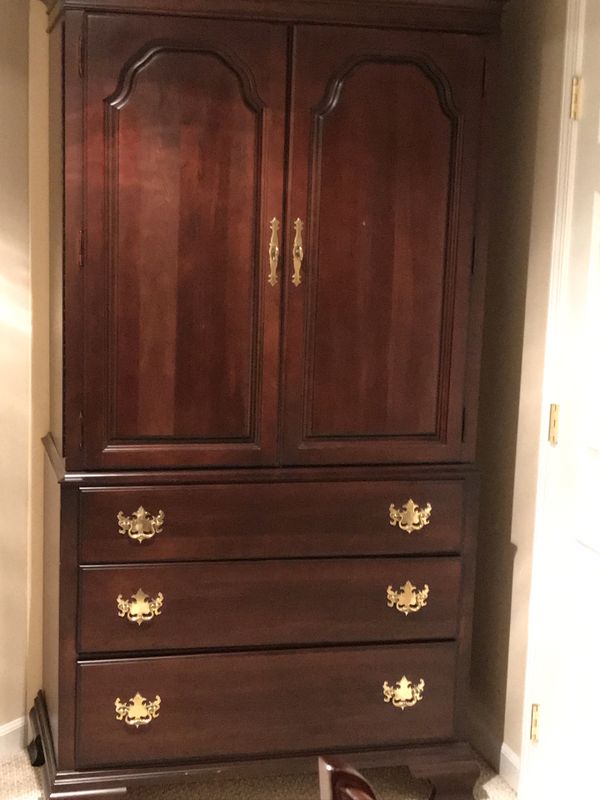Kincaid King size bedroom set for Sale in Plainfield, IL - OfferUp